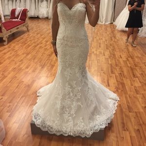 Stella York style 6220 wedding dress and matching veil
